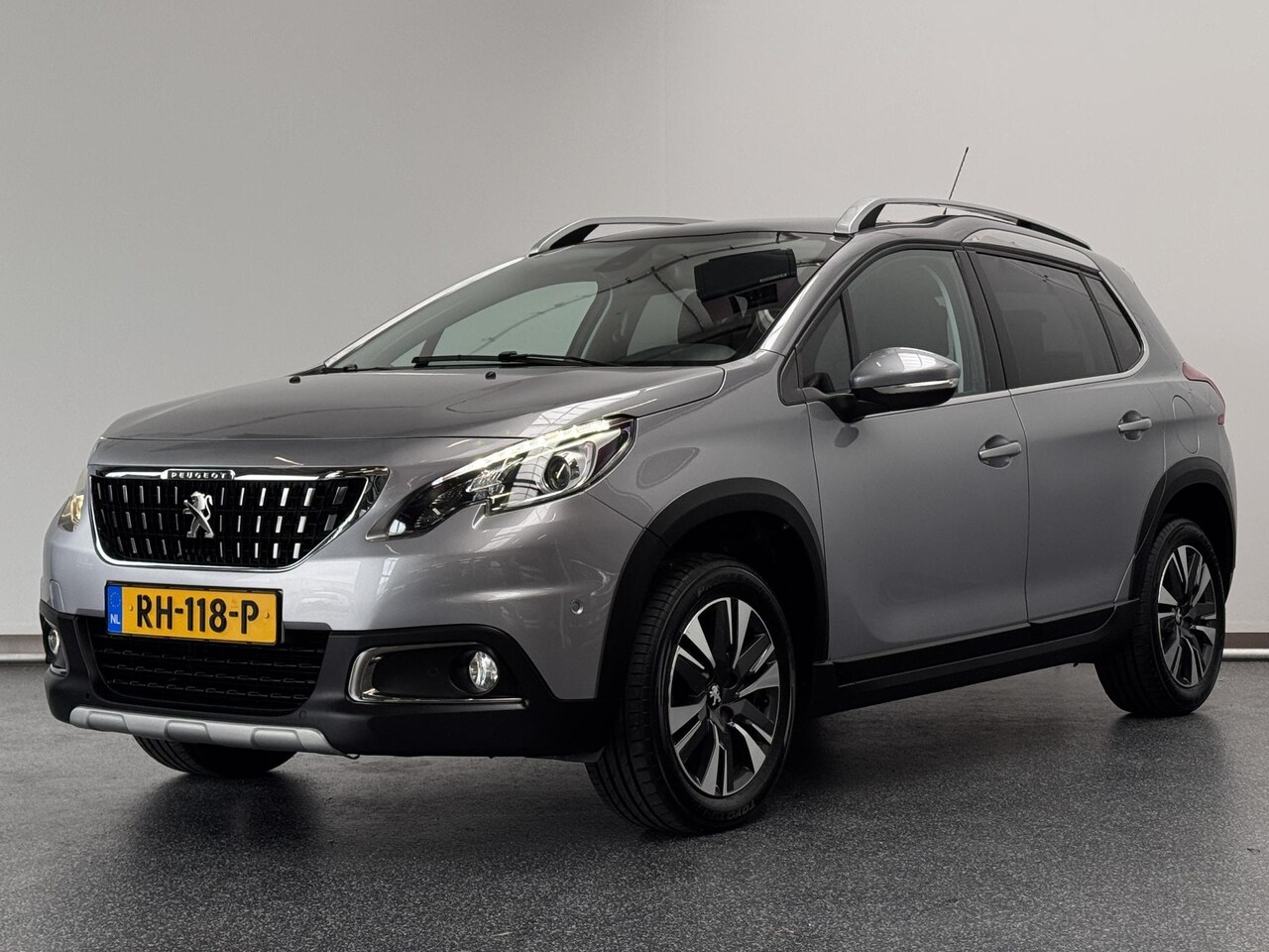 Peugeot 2008 - 1.2 PureTech Allure Automaat | Dealer onderhouden | Apple Carplay | Pano - AutoWereld.nl