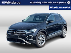 Volkswagen T-Roc - 1.5 TSI 150pk Style DSG Automaat Digital cockpit Pro / LM 17 inch / Navigatie by APP / Cam