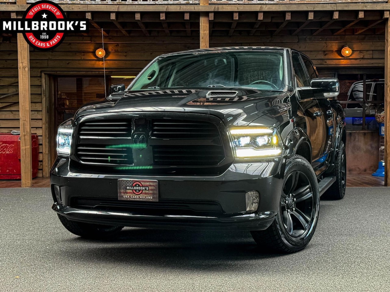 Dodge Ram 1500 - 5.7 V8 Sport Black Edition, Lage bijtelling, Morimoto koplampen, origineel Nederlands!! - AutoWereld.nl