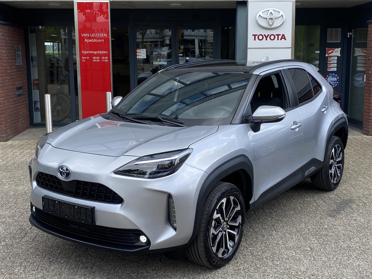 Toyota Yaris Cross - 1.5 Hybrid STYLE+ PANODAK STOEL/STUURVERW HEAD-UP NAVI CAMERA APPLE/ANDROID KEYLESS 17'' L - AutoWereld.nl