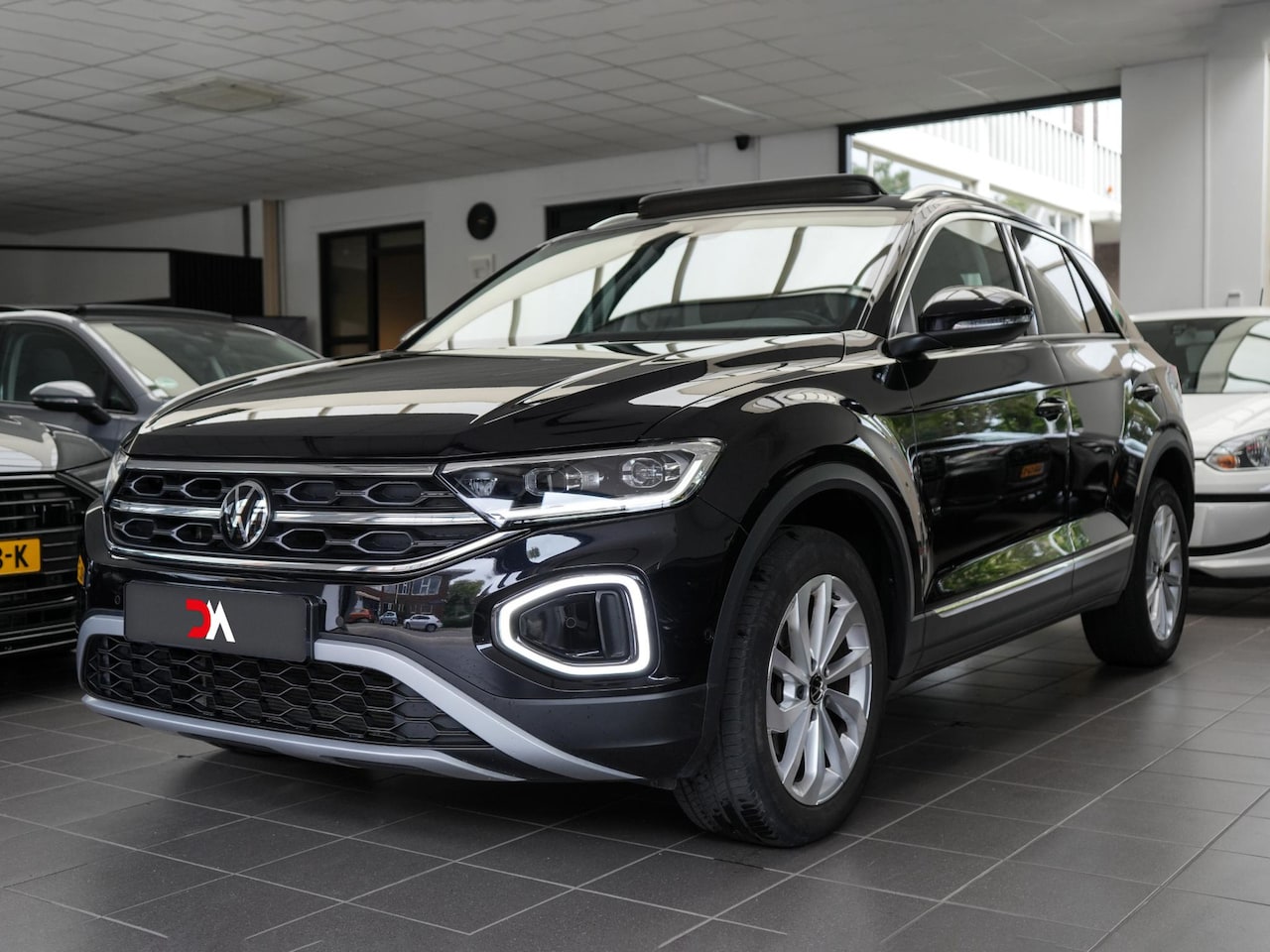 Volkswagen T-Roc - 1.5 TSI Style | PANO | CAMERA | VIRTUAL - AutoWereld.nl