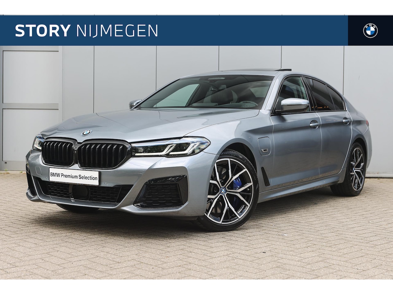 BMW 5-serie - 545e xDrive High Executive M Sport Automaat / Schuif-kanteldak / Laserlight / Parking Assi - AutoWereld.nl