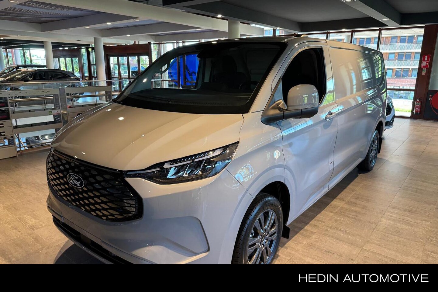 Ford E-Transit Cust. - 340 L2H1 Limited 65 kWh / Uit voorraad leverbaar! - AutoWereld.nl