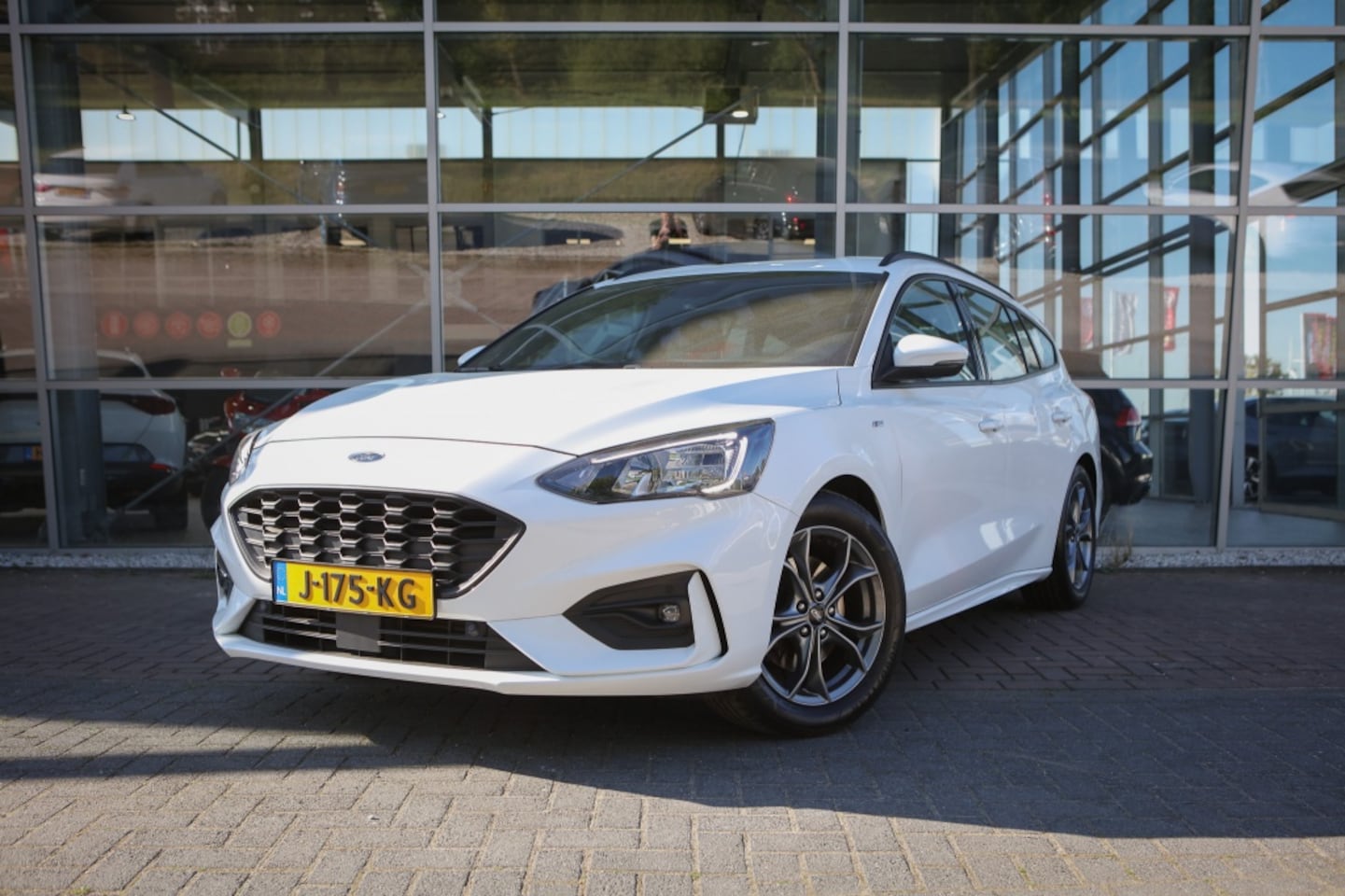 Ford Focus Wagon - 1.0 EcoB. ST L. Bns - AutoWereld.nl