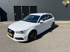 Audi A3 Sportback - 1.2 TFSI S-Line 18" Xenon Navi