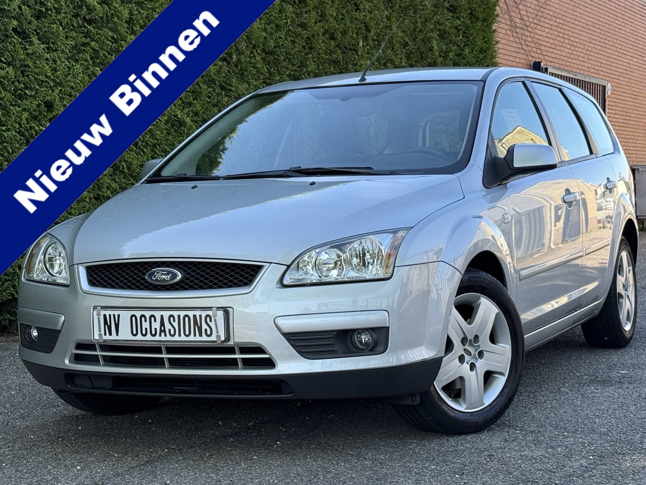 Ford Focus Wagon - 1.6-16V Ambiente NIEUWE KOPPELING/AIRCO//VOORRUITVW - AutoWereld.nl
