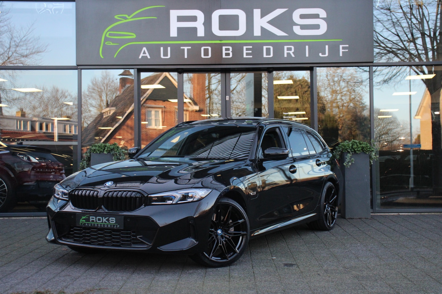 BMW 3-serie Touring - 320e High Executive Navi/Camera/Head-up/Sfeerverlichting/Led/Panoramadak/Leder/20Inch - AutoWereld.nl