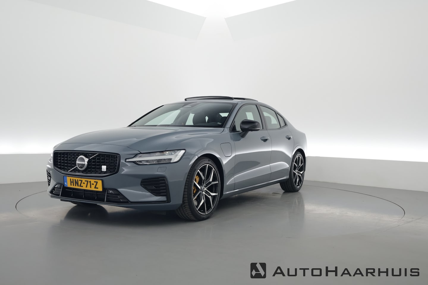 Volvo S60 - T8 Polestar Engineered ''455PK'' | Pano | HUD | 360cam | Bowers & Wilkins | Pilot Assist - AutoWereld.nl