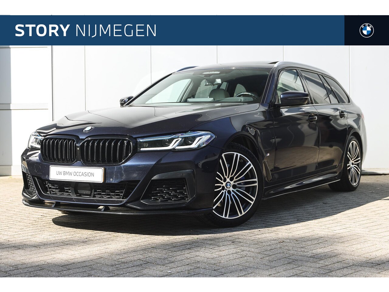 BMW 5-serie Touring - 530e High Executive M Sport Automaat / Panoramadak / Laserlicht / Parking Assistant Plus / - AutoWereld.nl