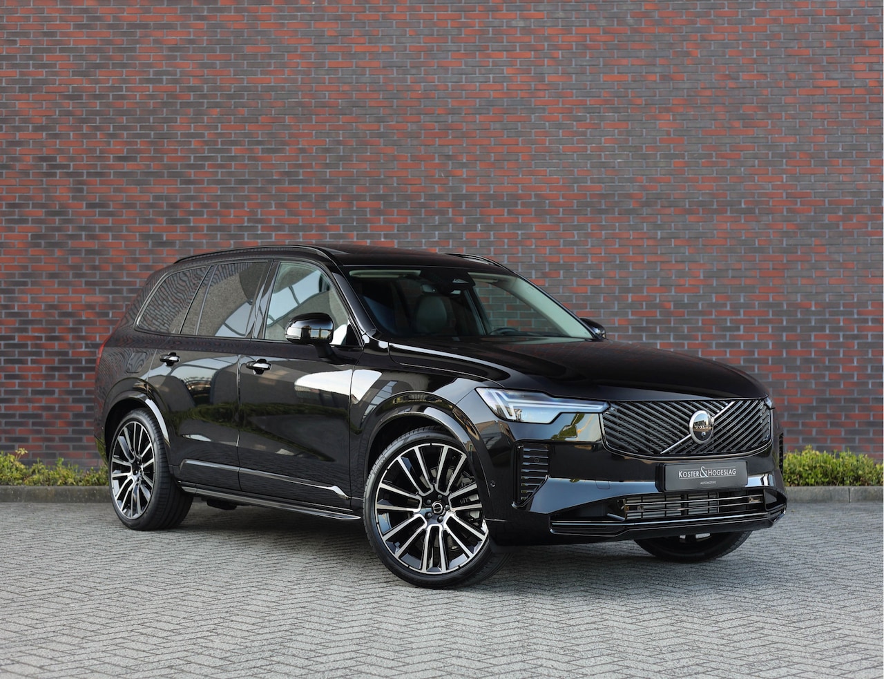 Volvo XC90 - T8 AWD Ultra Dark *Pano*Trekhaak*Luchtvering*Massage* - AutoWereld.nl