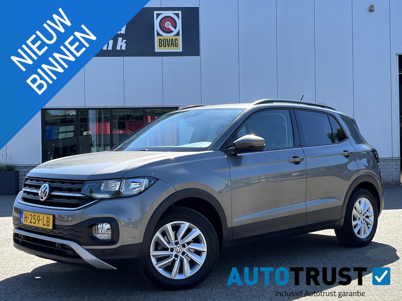 Volkswagen T-Cross - 1.0 TSI Life ADAP. CRUISE CARPLAY PDC TREKHAAK - AutoWereld.nl