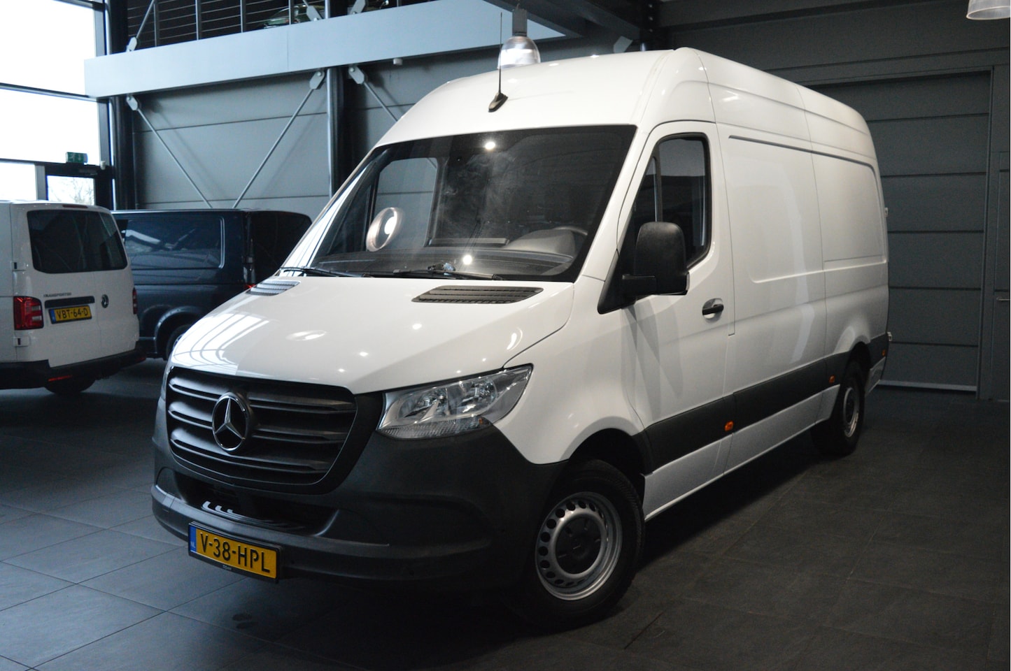 Mercedes-Benz Sprinter - 315 1.9 CDI L2H2 app connect cruise pdc camera 150 pk !! - AutoWereld.nl