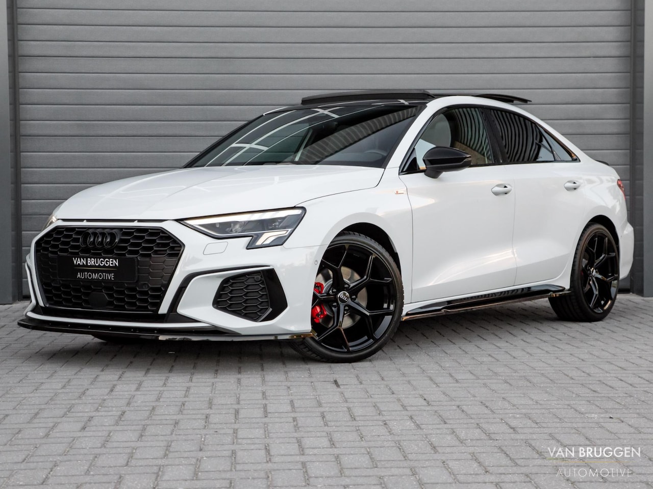 Audi A3 Limousine - 35 TFSI S-Line Pano RS-Stoelen ACC Camera S3 CarPlay BTW - AutoWereld.nl
