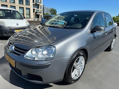 Volkswagen Golf - 1.4 TSI Trendline AUTOMAAT Airco Nieuwe Apk Nette Auto