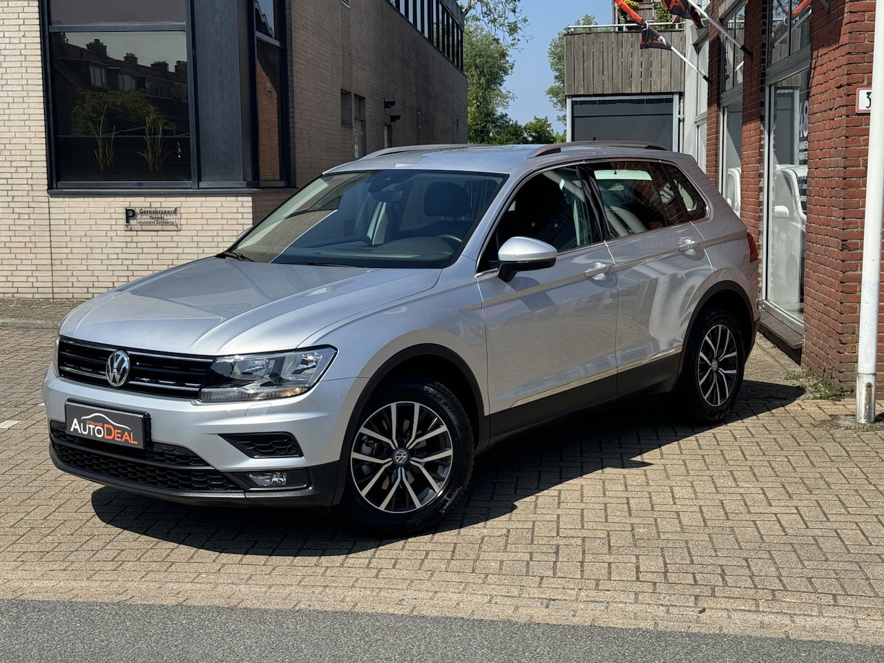 Volkswagen Tiguan - 1.5 TSI ACT Highline Business Leer - AutoWereld.nl