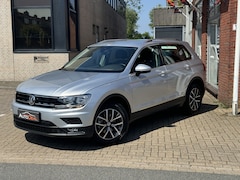 Volkswagen Tiguan - 1.5 TSI ACT Highline Business Leer