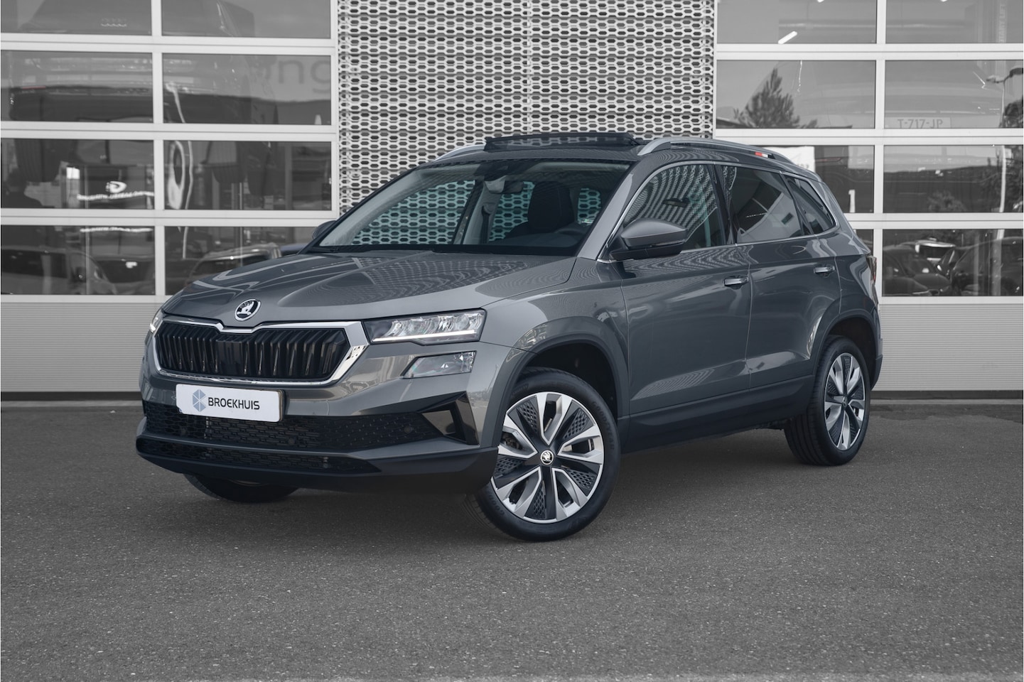 Skoda Karoq - 1.5 TSI ACT Business Edition | Panoramadak | Camera | - AutoWereld.nl