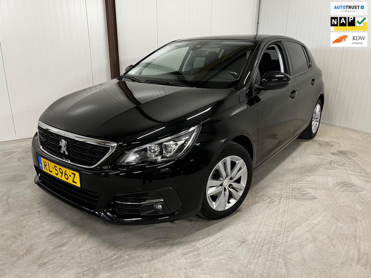 Peugeot 308 - 1.2 2018 PureTech Executive PANO/CARPLAY/LANEASSIST/PDC/NAP/NAVI/LED/TOPSTAAT - AutoWereld.nl