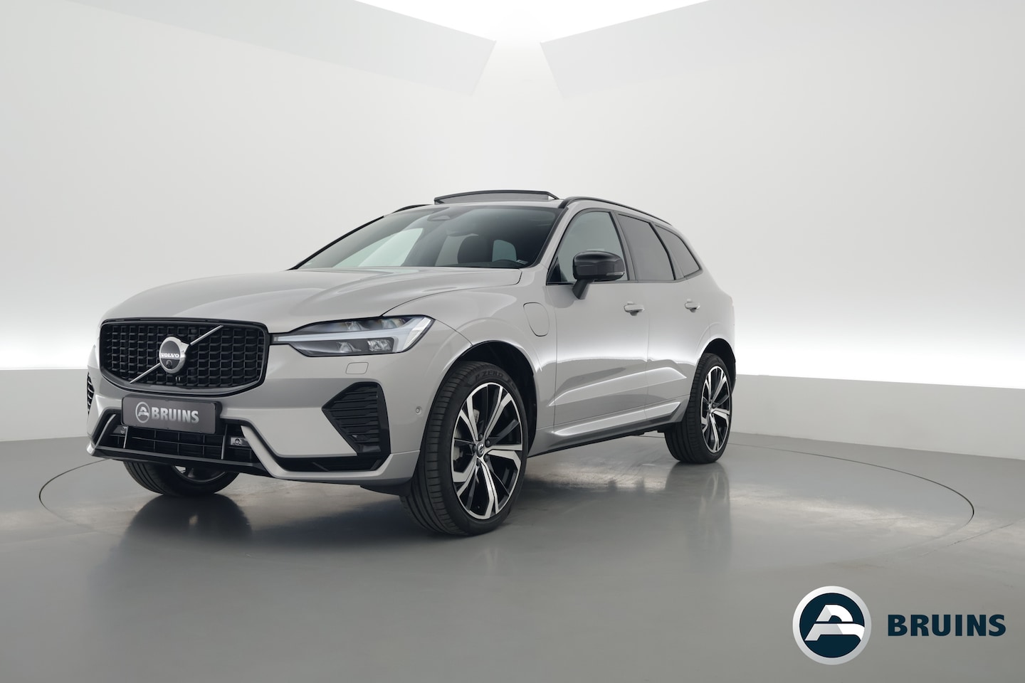 Volvo XC60 - 2.0 T6 Plug-in hybrid AWD R-Design | Long Range | Bowers & Wilkins | Trekhaak | 360 camera - AutoWereld.nl