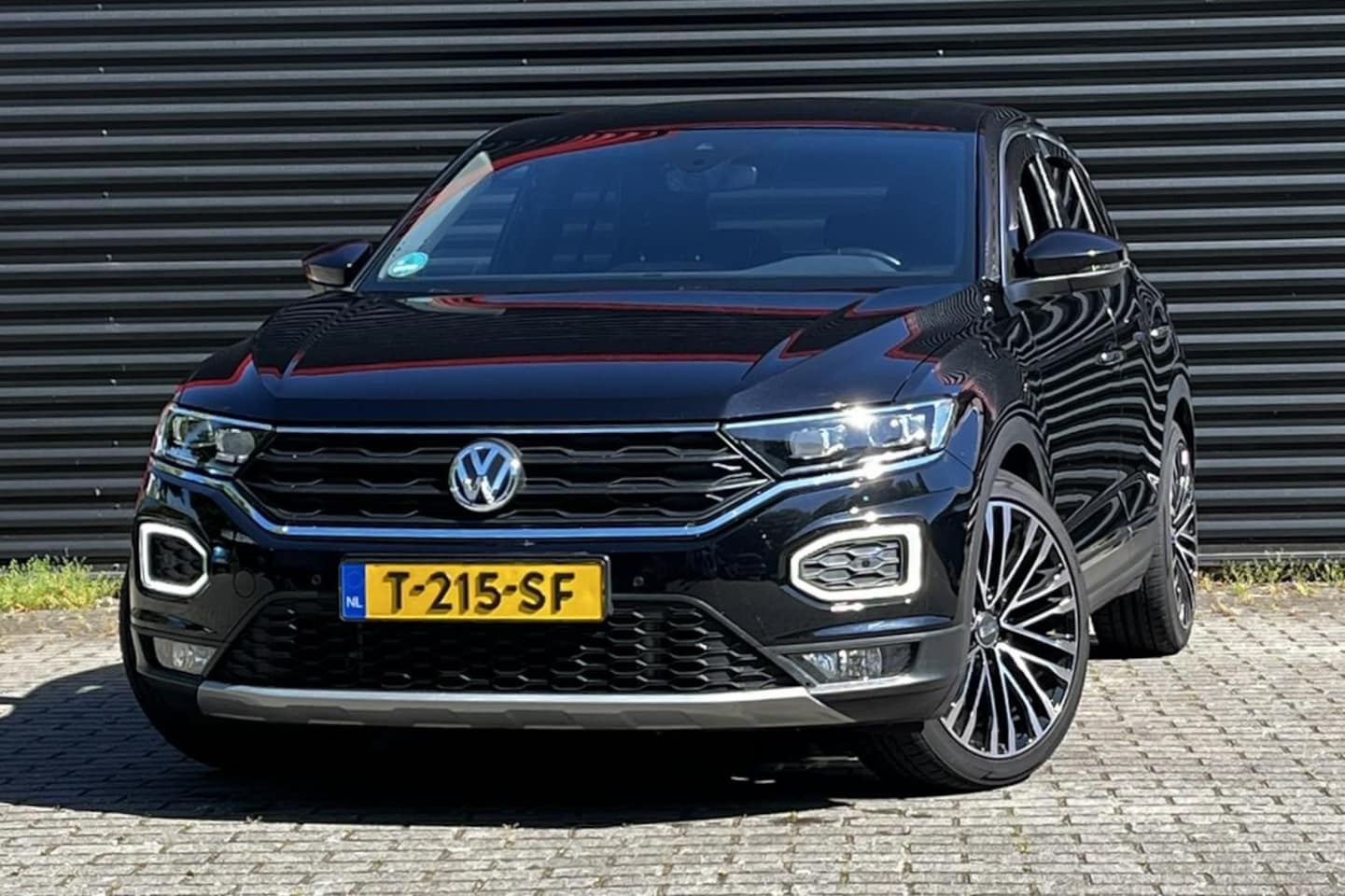 Volkswagen T-Roc - 2.0 TSI 4Motion Sport | Automaat | Navigatie | Trekhaak | Cruise stop go| 19'' Lichtmetale - AutoWereld.nl