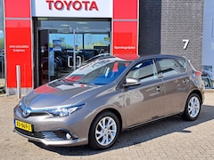 Toyota Auris - 1.8 HYBRID ENERGY 5-DEURS NAVI CAMERA STOELVERWARMING PARK-SENSOREN LM-VELGEN LED