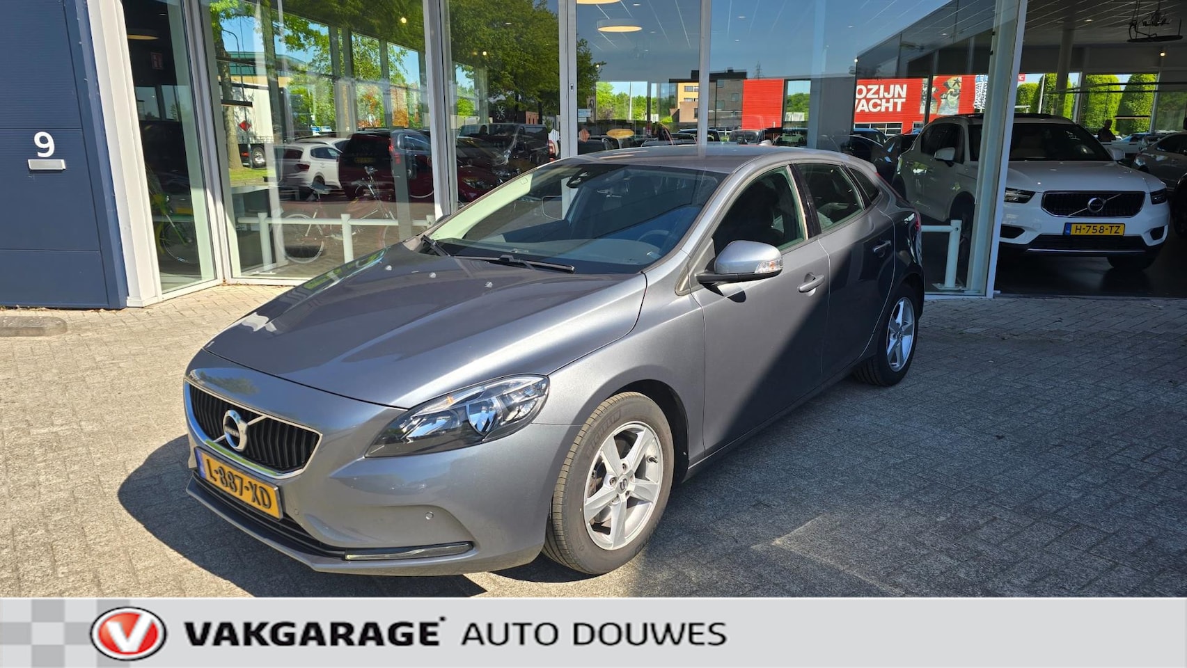 Volvo V40 - 2.0 T2 Inscription | Navigatie | Cruise | Stoelverwarming - AutoWereld.nl