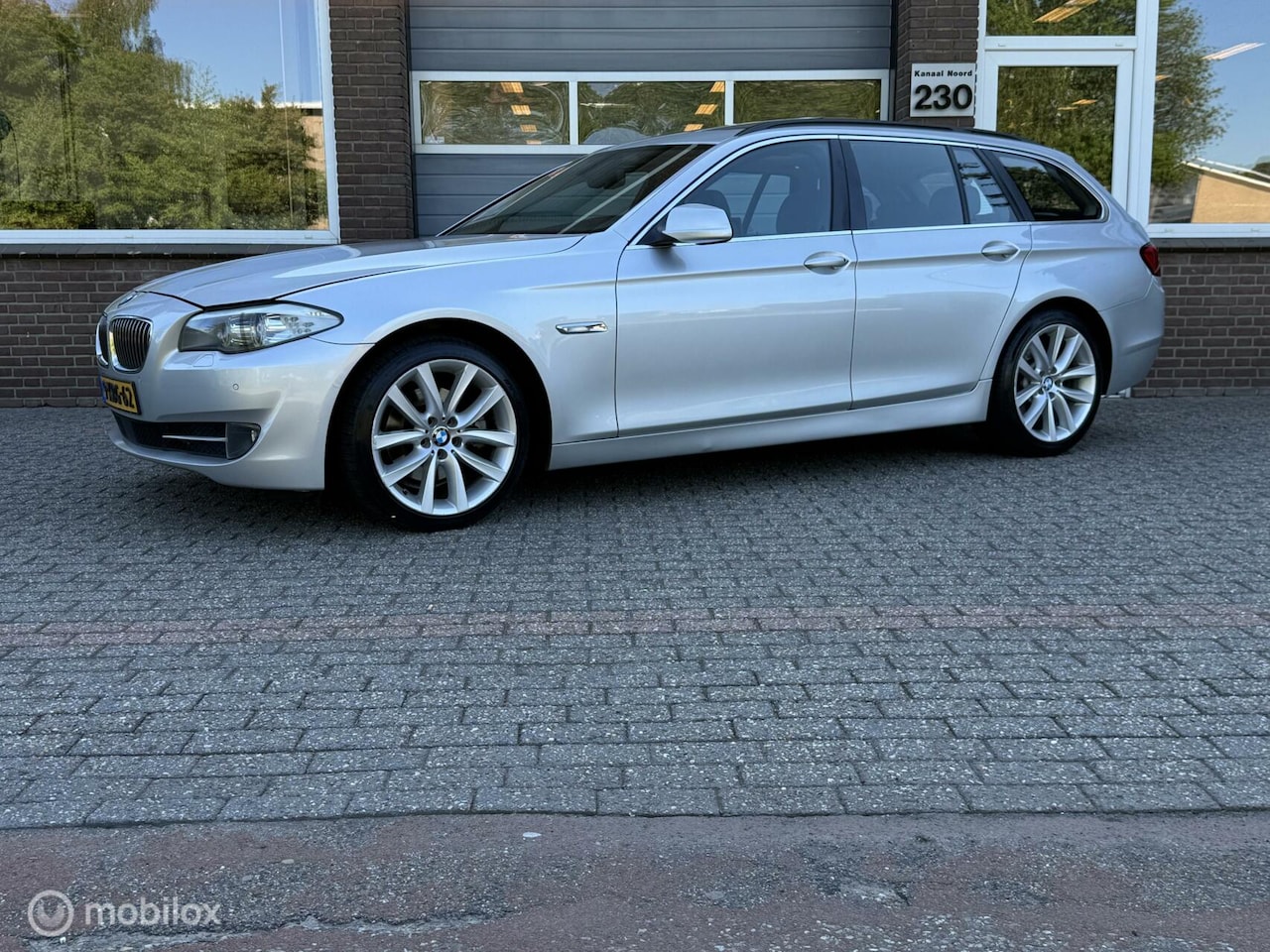 BMW 5-serie Touring - 520d High EXE AUT PANO/ECC-AIRCO/LEDER - AutoWereld.nl