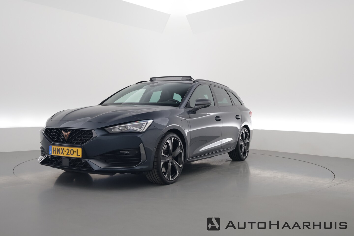 CUPRA Leon Sportstourer - 1.4 e-Hybrid VZ | Pano | Camera | Travel Assist | Stoel- Stuurverw. | Keyless | Navi - AutoWereld.nl