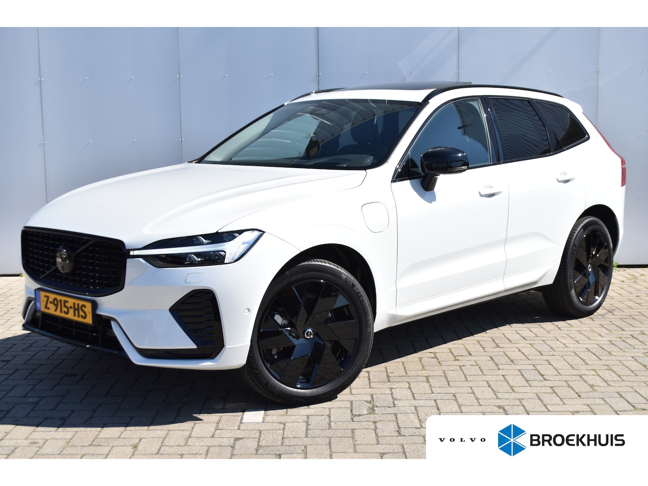 Volvo XC60 - Recharge T6 AWD Ultimate Dark |Trekhaak | CrystalWhite | Pano | LageKM! - AutoWereld.nl