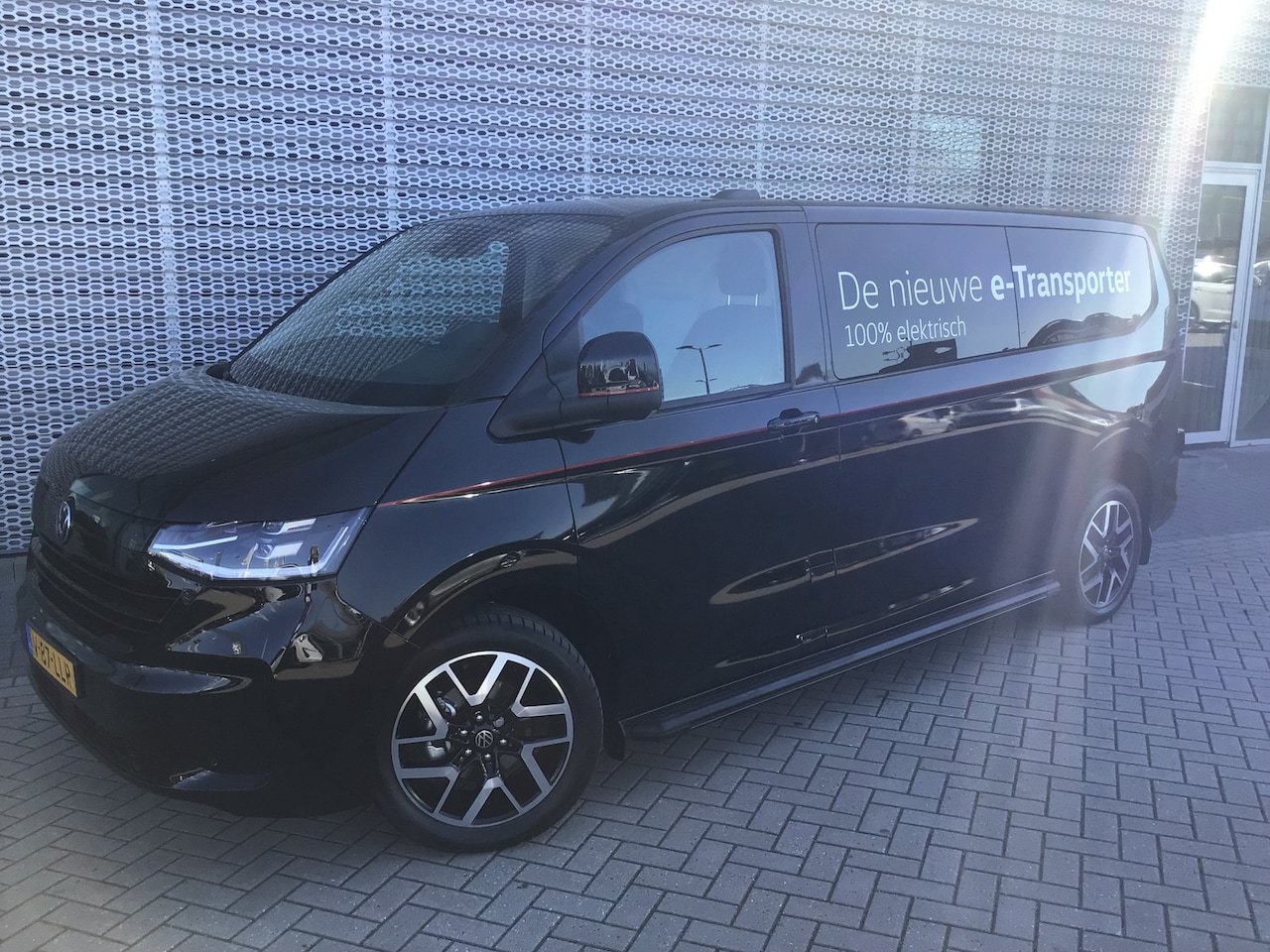 Volkswagen e-Transporter - 32 L2H1 Style 64 kWh 32 L2H1 286PK Style 64 kWh - AutoWereld.nl