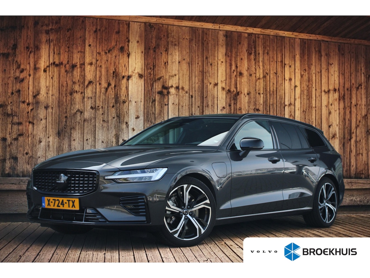 Volvo V60 - T6 AWD Plus Dark | Adaptive Cruise | Panoramadak | Stuur/Stoelverwarming | Camera | Trekha - AutoWereld.nl