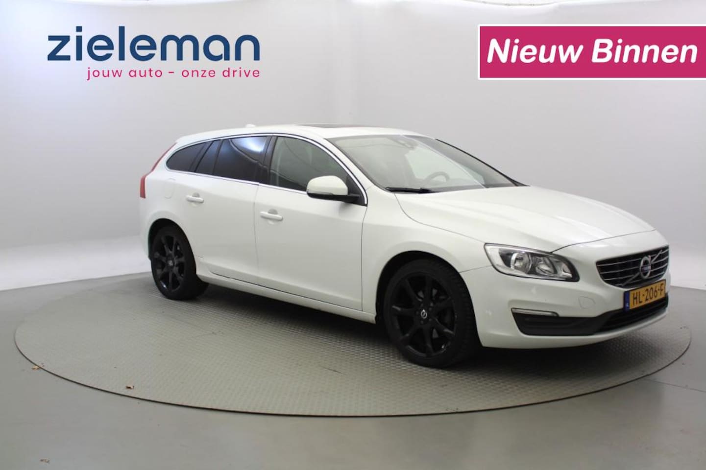 Volvo V60 - 2.0D Momentum Business - Navi, Cruise, Trekhaak - AutoWereld.nl
