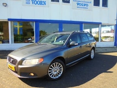 Volvo V70 - 2.5T MOMENTUM, LEDER, 17 INCH, TREKH, ORG NL DEALER O/H TOPSTAAT