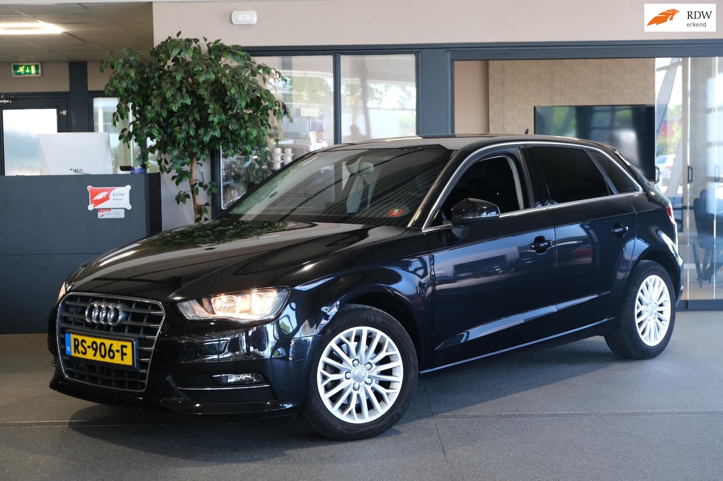 Audi A3 Sportback - 1.6 TDI Ambition Pro Line S Navi Cruise PDC - AutoWereld.nl