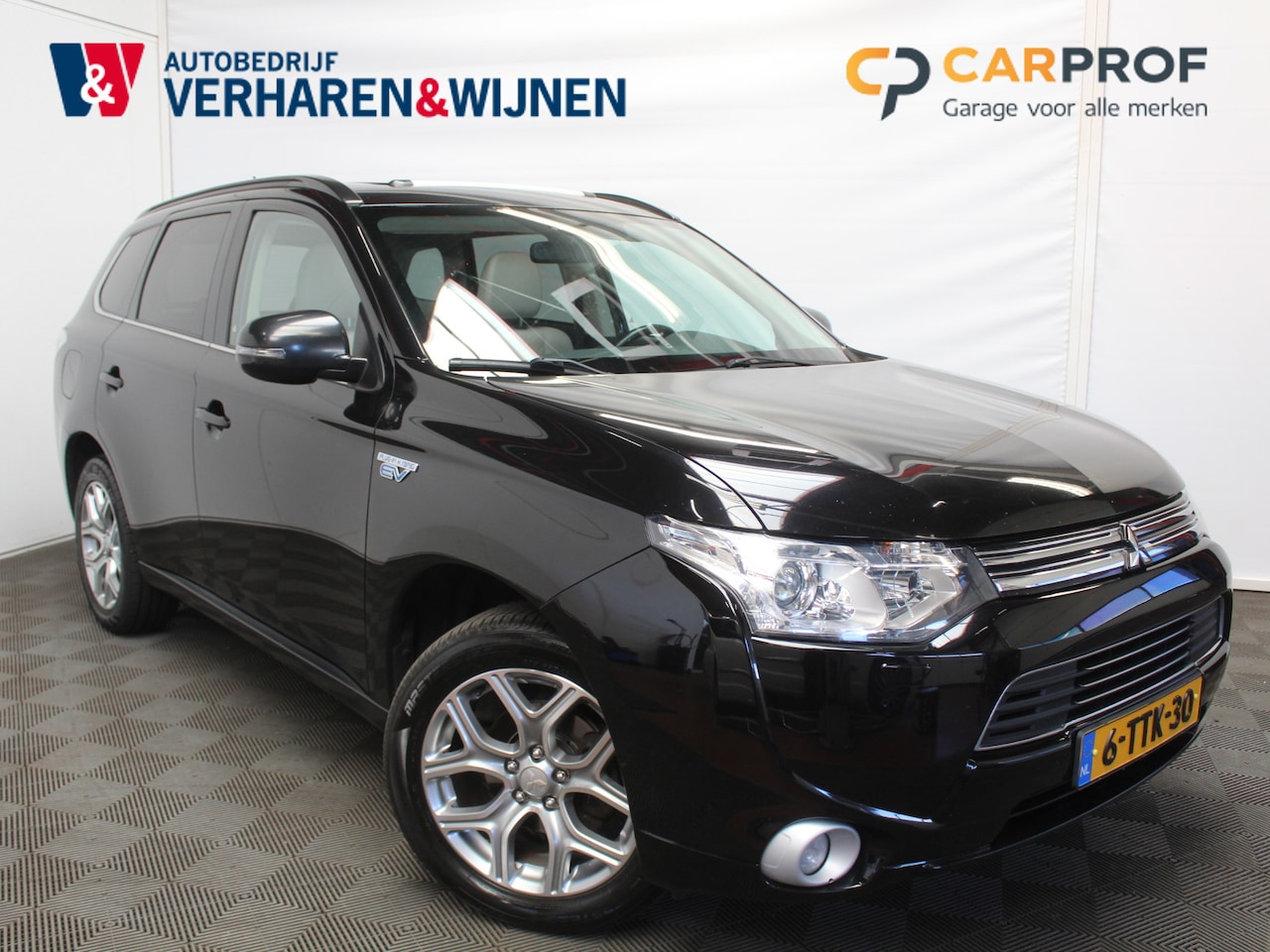 Mitsubishi Outlander - 2.0 PHEV Instyle XENON | CAMERA | CRUISE | TREKHAAK | NAVI | DAB | SCHKANTELDAK - AutoWereld.nl