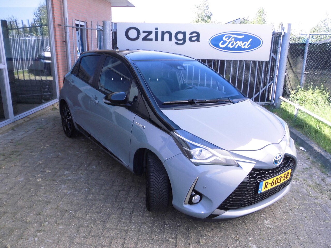 Toyota Yaris - 1.5 Hybrid Dynamic Automaat two-tone-camera-pdc - AutoWereld.nl