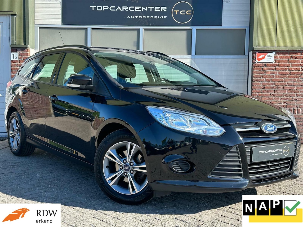 Ford Focus Wagon - 1.0 EcoBoost/AIRCO/TREKH/PARKS/NAVI/APK/NAP - AutoWereld.nl