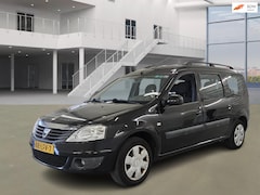 Dacia Logan MCV - 1.6-16V Lauréate 7p. AIRCO TREKHAAK 2 X SLEUTELS