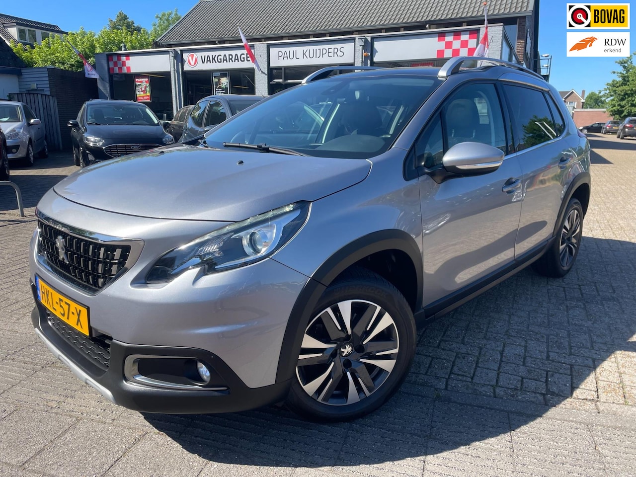 Peugeot 2008 - 1.2 110 PureTech Allure Automaat *navi + ecc + camera + panoramadak* - AutoWereld.nl