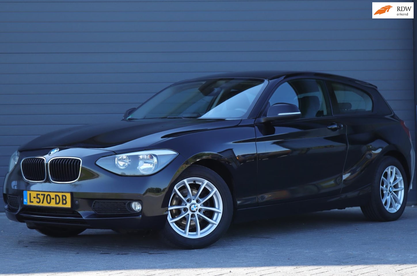 BMW 1-serie - 116i Business+ NAVI / CLIMA / PDC / STOELVERWARMING - AutoWereld.nl