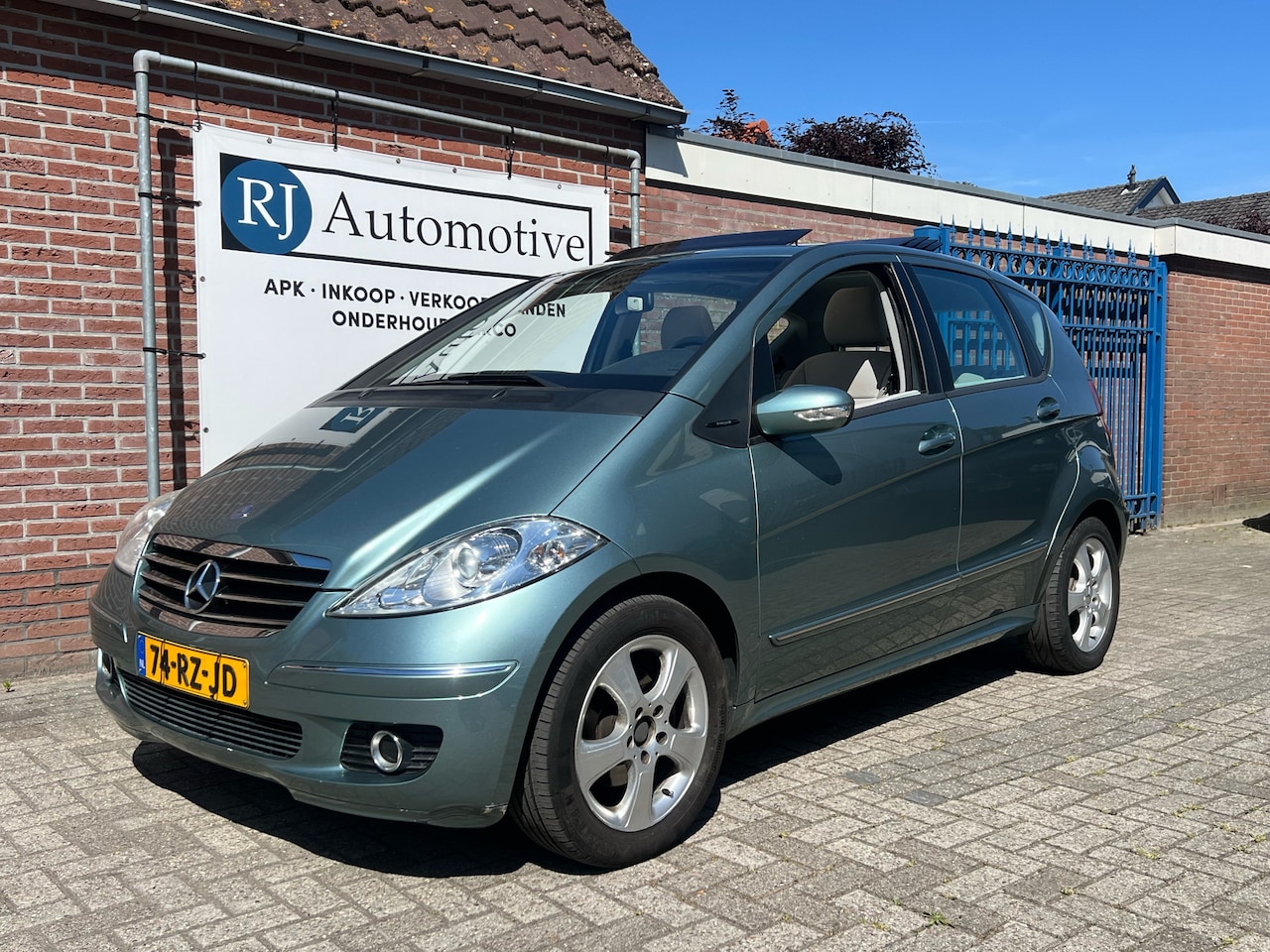 Mercedes-Benz A-klasse - 150 Avantgarde Automaat/NAP/PANO - AutoWereld.nl
