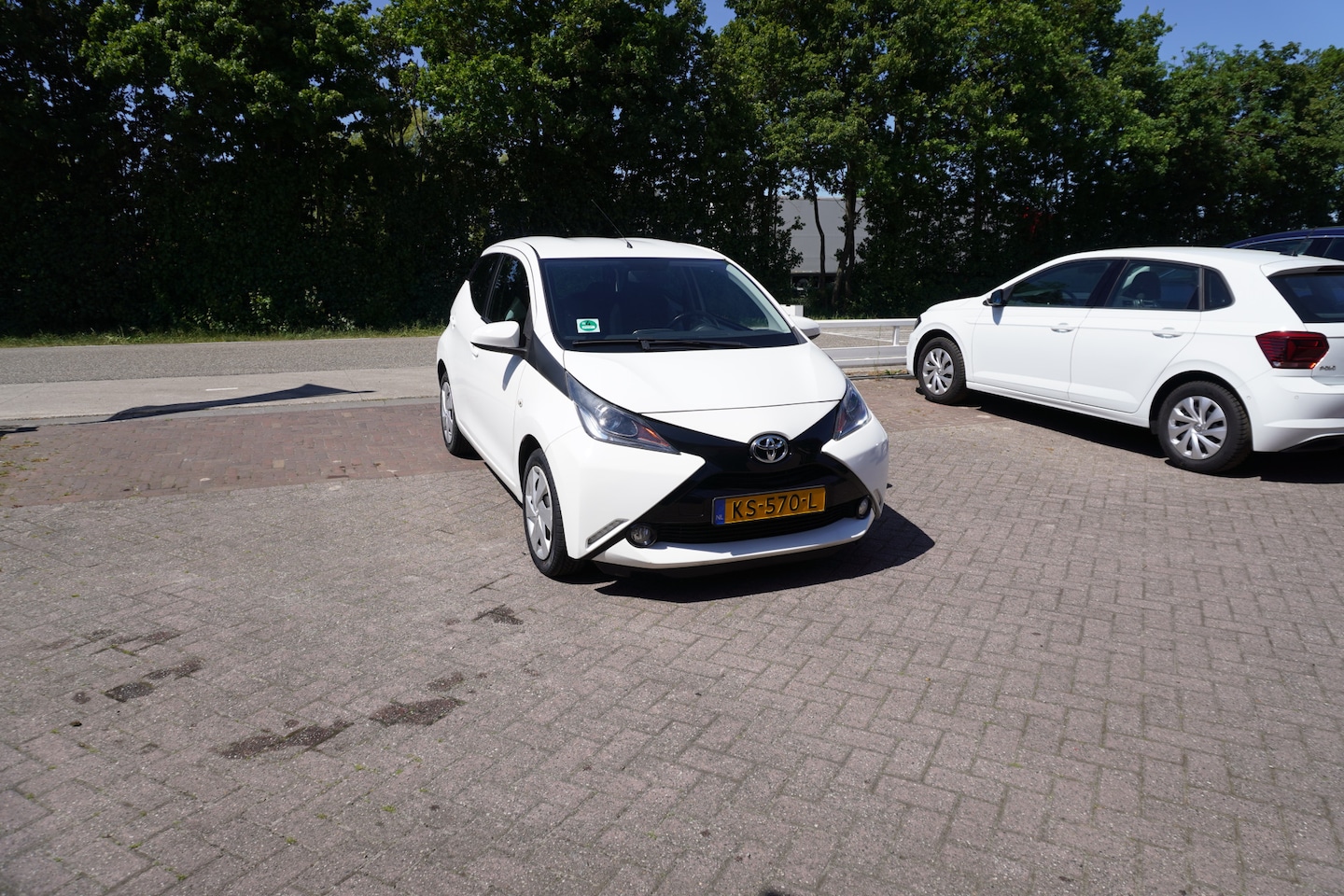 Toyota Aygo - 1.0 VVT-i x-play CRUISE CARPLAY CAMERA - AutoWereld.nl