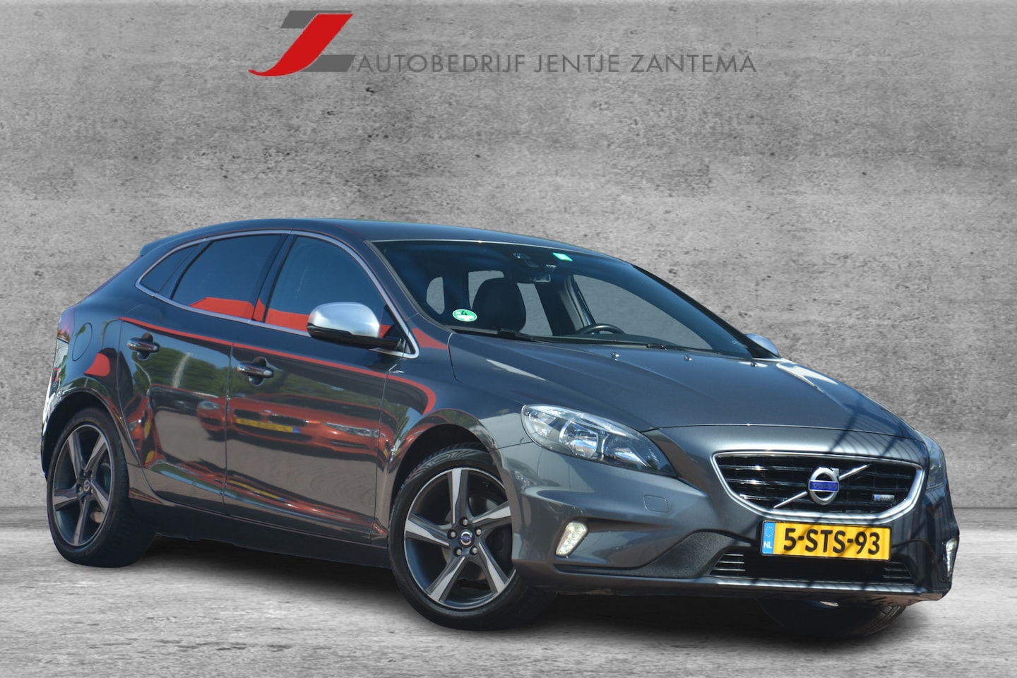 Volvo V40 - 1.6 D2 R-Design | Navigatie | Sportstoelen | PDC | Stand-kachel | Cruise | NL auto!! | - AutoWereld.nl
