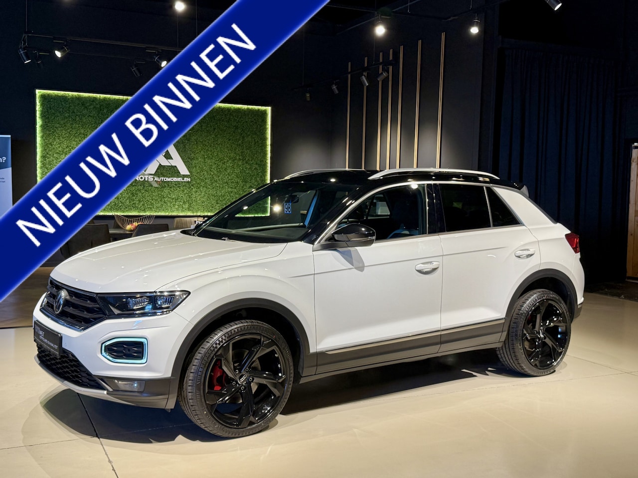 Volkswagen T-Roc - 1.5 TSI Sport Virtuel|ACC|Camera|Navi|LED Wit! - AutoWereld.nl