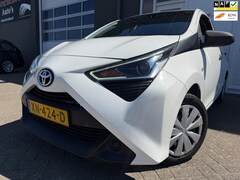 Toyota Aygo - 1.0 VVT-i x-fun van 2de Eigenaar in 5 drs en bluetooth telefoon en airco en cruise control