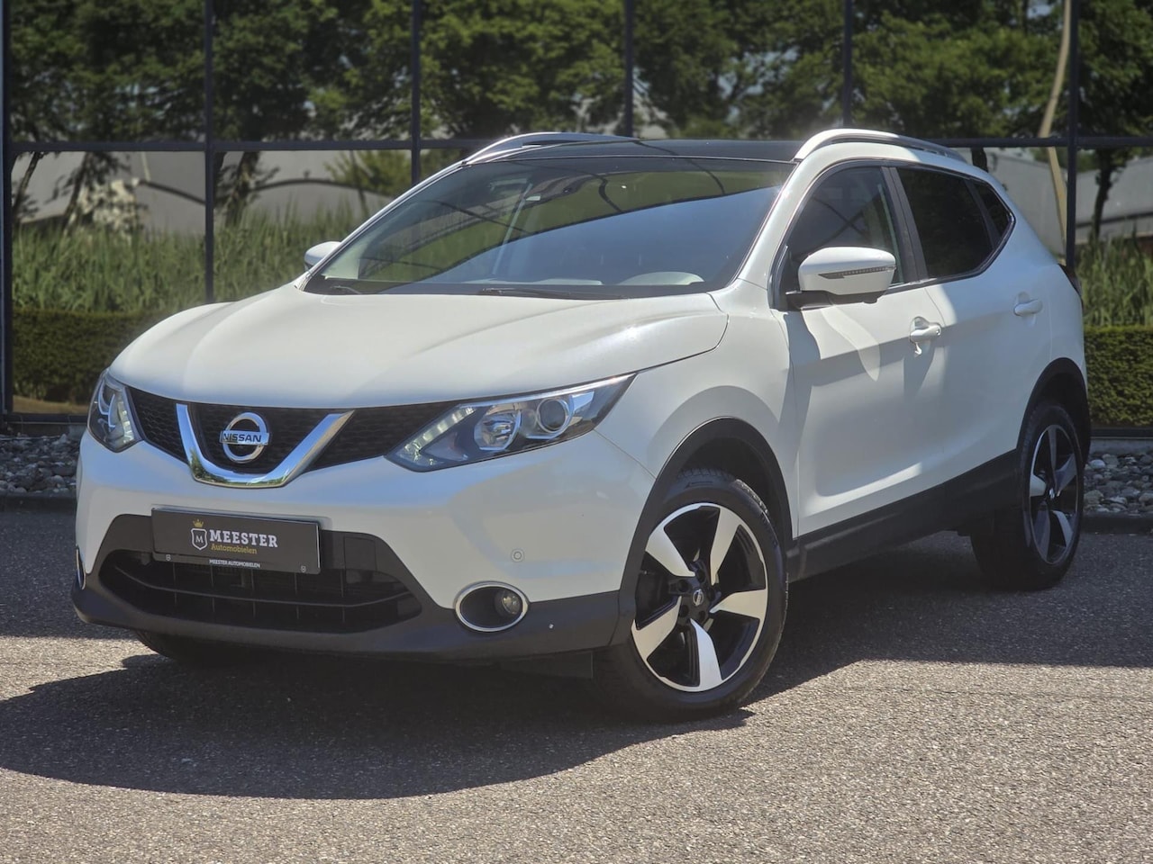 Nissan Qashqai - 1.2 N-Connecta|PANO|NAVI|CAMERA|STOELVERW - AutoWereld.nl