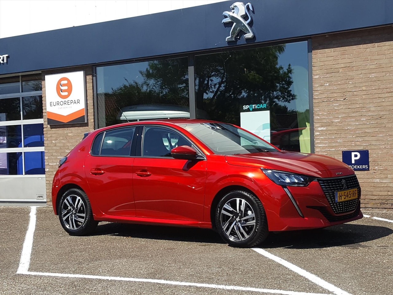 Peugeot 208 - 1.2 PureTech 100pk Allure Navigatie | 3D-cockpit | Afneembare trekhaak | Cruise & Climate - AutoWereld.nl