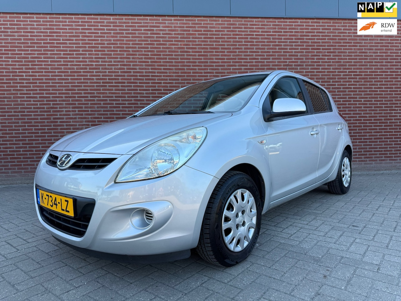 Hyundai i20 - 1.2i Business Edition 5-deurs / airco / Elektrische ramen - AutoWereld.nl
