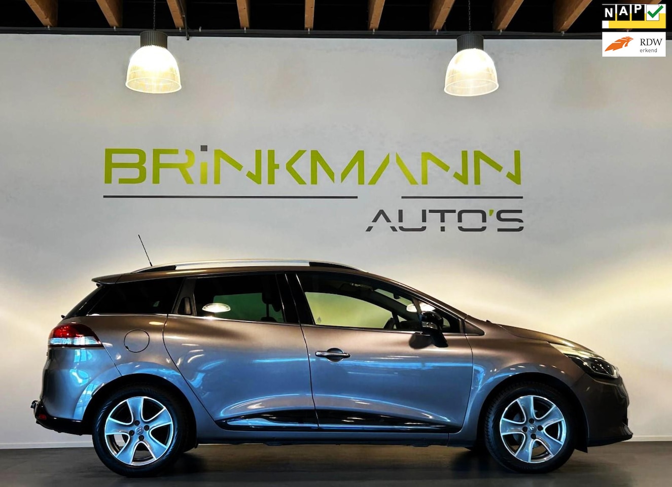 Renault Clio Estate - 0.9 TCe Night&Day - Nav. - Tr.Haak - APK '5-2026. - AutoWereld.nl