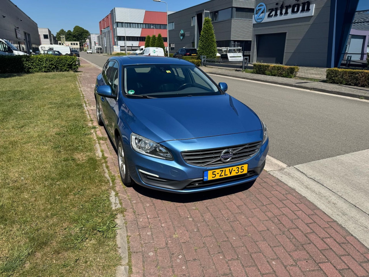 Volvo V60 - 2.0 D4 Momentum 2.0 D4 Momentum - AutoWereld.nl
